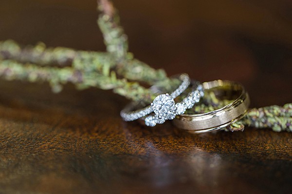 gold-glitter-rustic-wedding