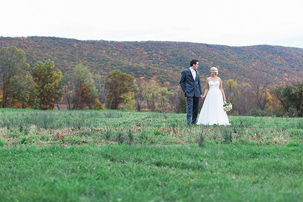 gold-glitter-rustic-wedding