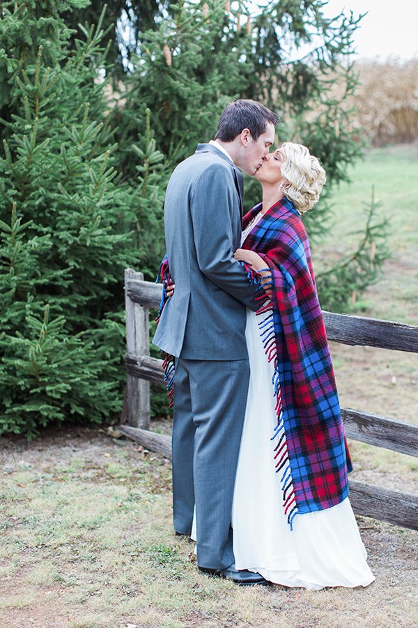 gold-glitter-rustic-wedding