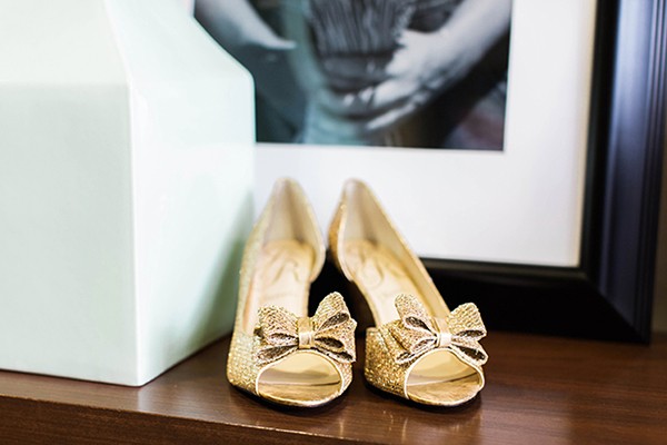 gold-glitter-rustic-wedding