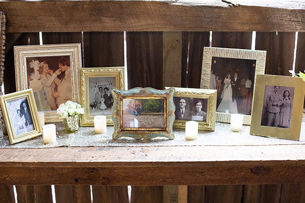 gold-glitter-rustic-wedding