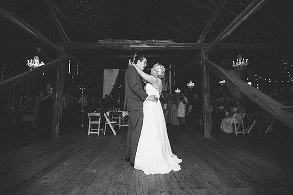 gold-glitter-rustic-wedding