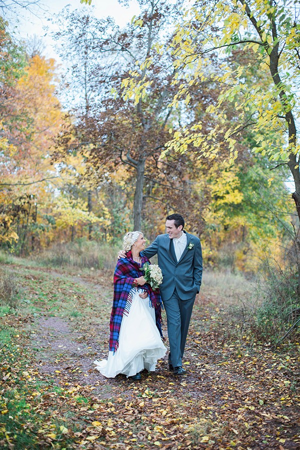 gold-glitter-rustic-wedding