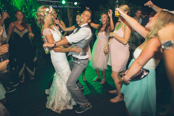 hawaiian-beach-wedding-in-pink-and-grey