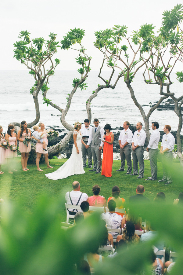 hawaiian-beach-wedding-in-pink-and-grey