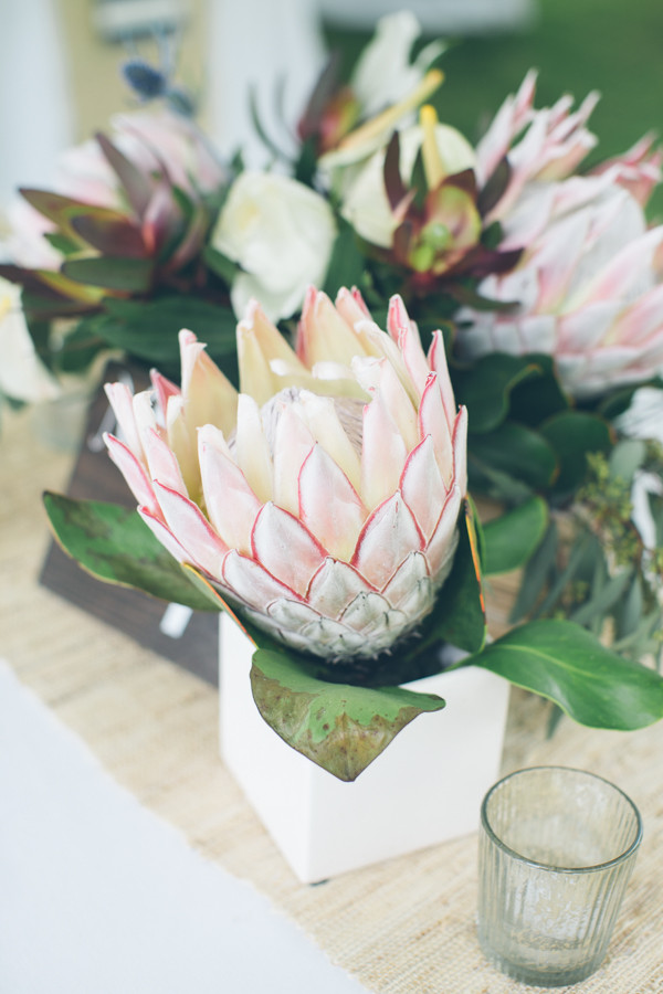 hawaiian-beach-wedding-in-pink-and-grey
