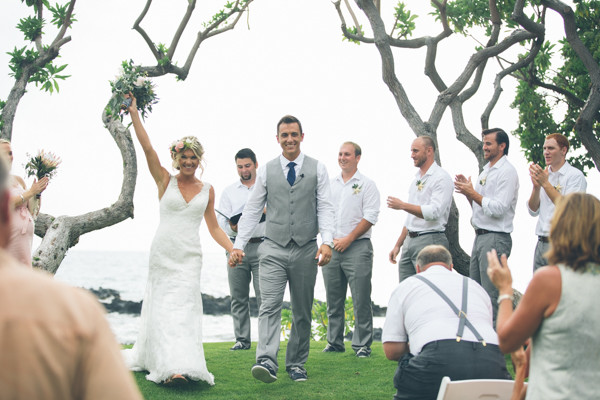hawaiian-beach-wedding-in-pink-and-grey