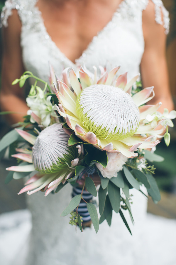 hawaiian-beach-wedding-in-pink-and-grey