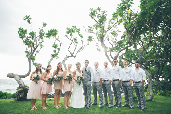 hawaiian-beach-wedding-in-pink-and-grey