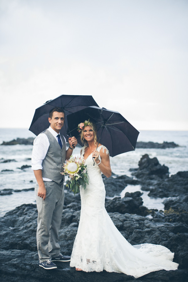 hawaiian-beach-wedding-in-pink-and-grey