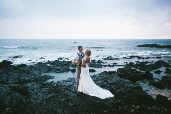 hawaiian-beach-wedding-in-pink-and-grey