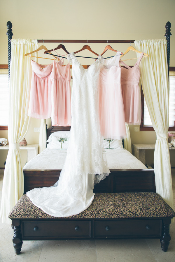 hawaiian-beach-wedding-in-pink-and-grey