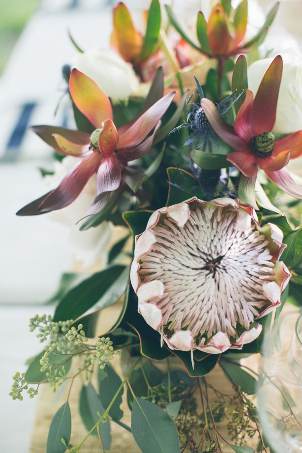 hawaiian-beach-wedding-in-pink-and-grey