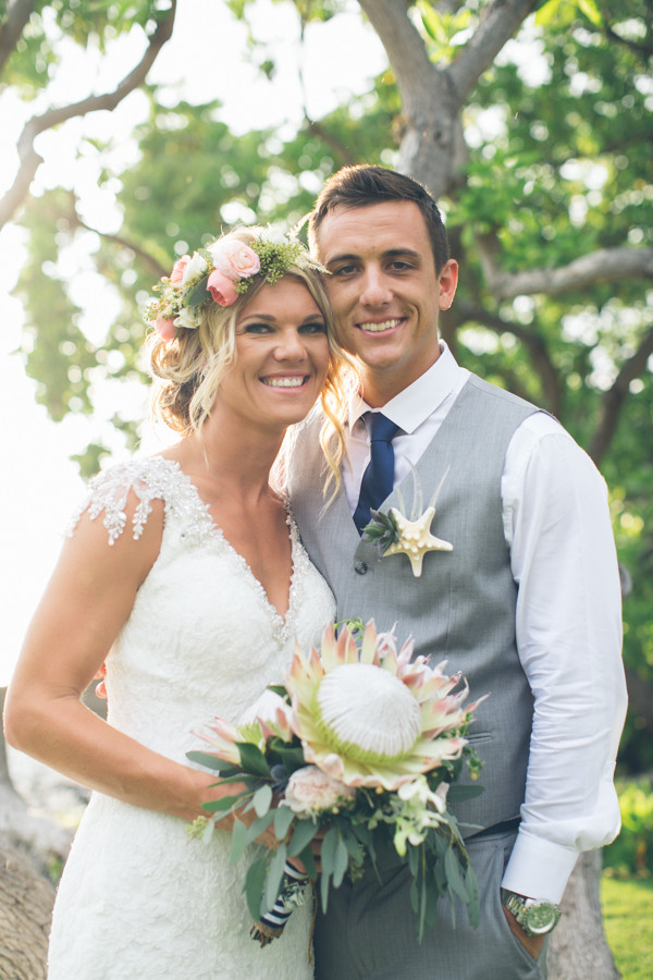 hawaiian-beach-wedding-in-pink-and-grey