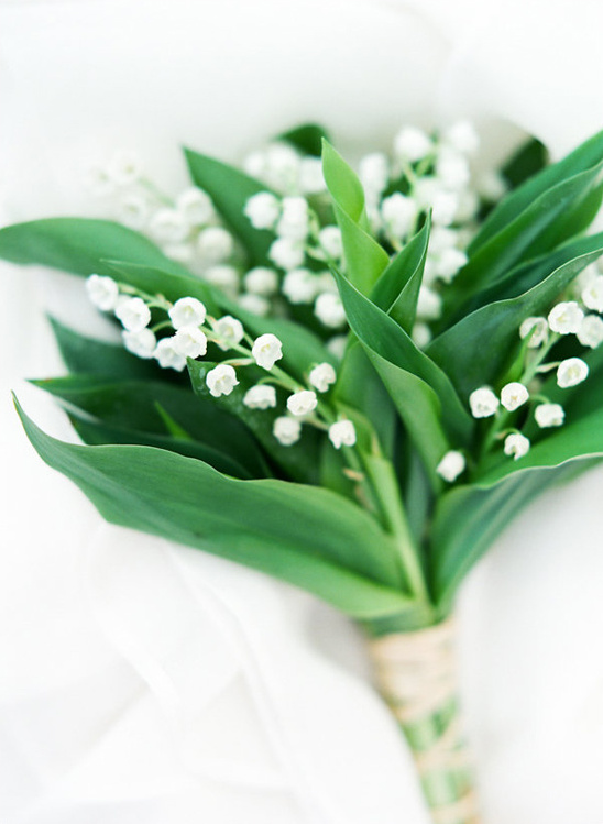elegant and simple white bouquet by Sam B Fleurs