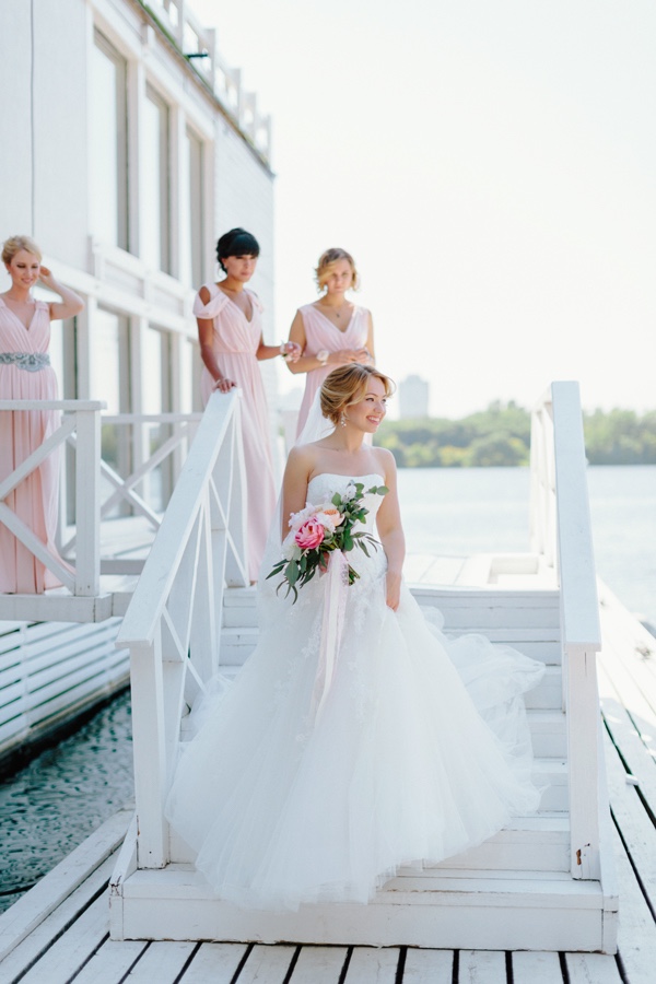 modern-vintage-wedding-on-the-beach