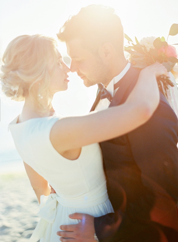 modern-vintage-wedding-on-the-beach