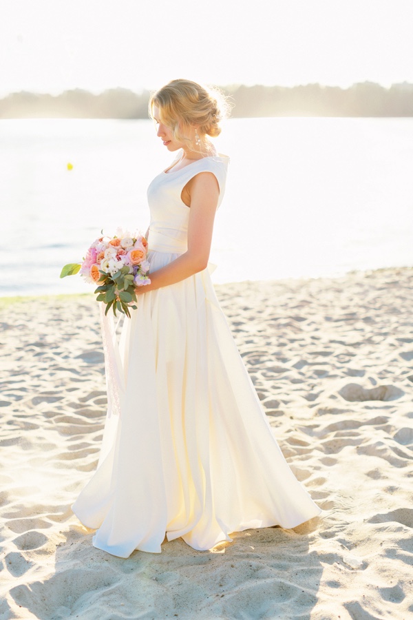 modern-vintage-wedding-on-the-beach