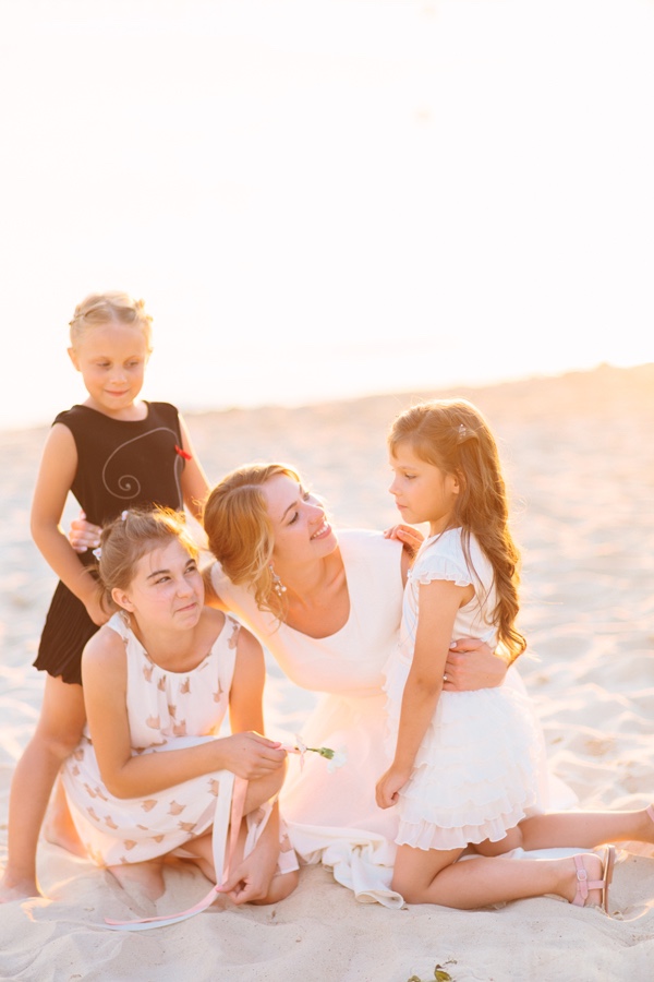 modern-vintage-wedding-on-the-beach
