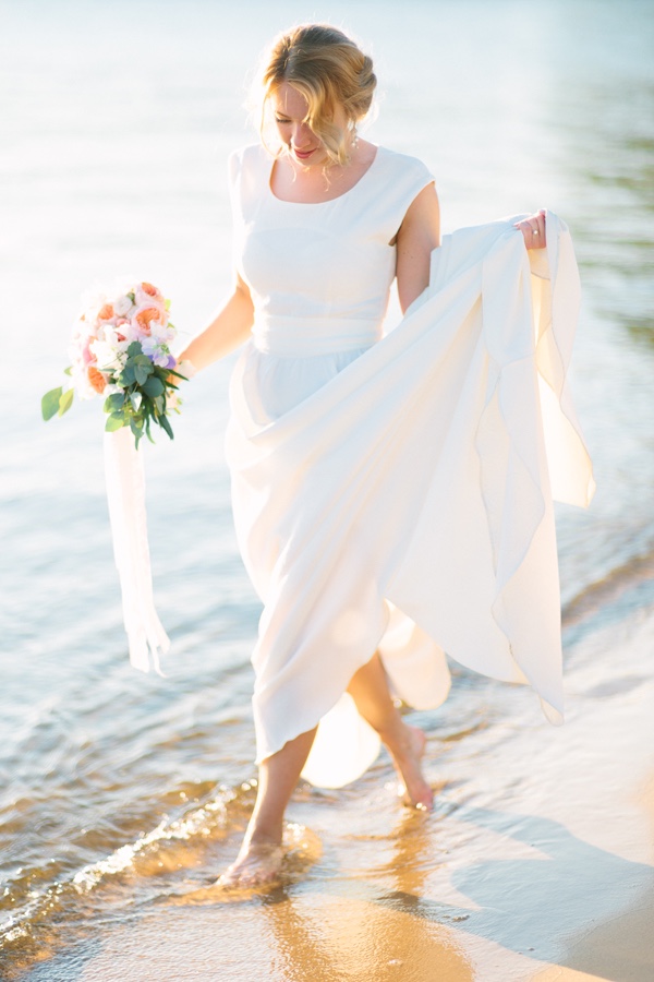 modern-vintage-wedding-on-the-beach
