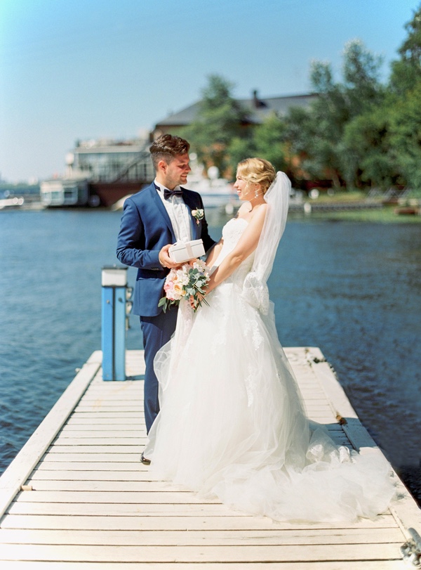 modern-vintage-wedding-on-the-beach