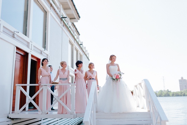 modern-vintage-wedding-on-the-beach