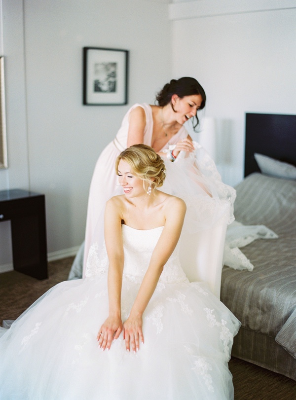 modern-vintage-wedding-on-the-beach
