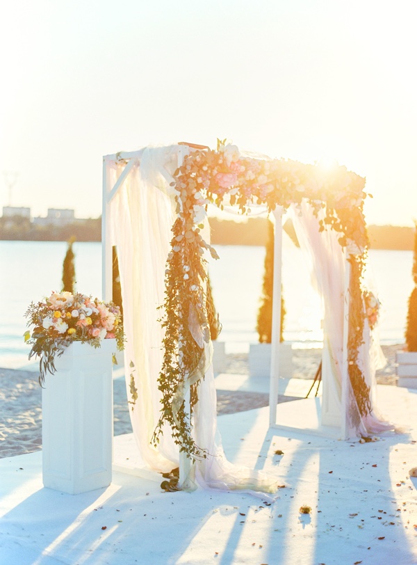 modern-vintage-wedding-on-the-beach