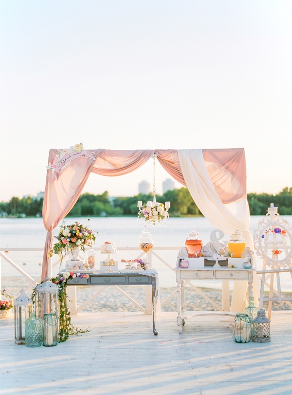 modern-vintage-wedding-on-the-beach