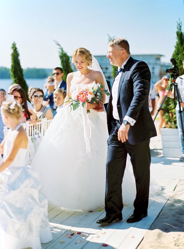 modern-vintage-wedding-on-the-beach