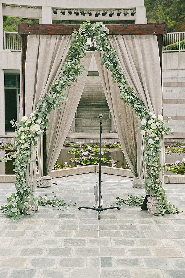 perfect-and-pretty-neutral-wedding