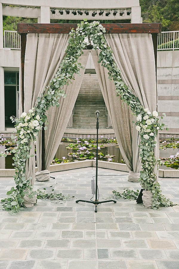 perfect-and-pretty-neutral-wedding