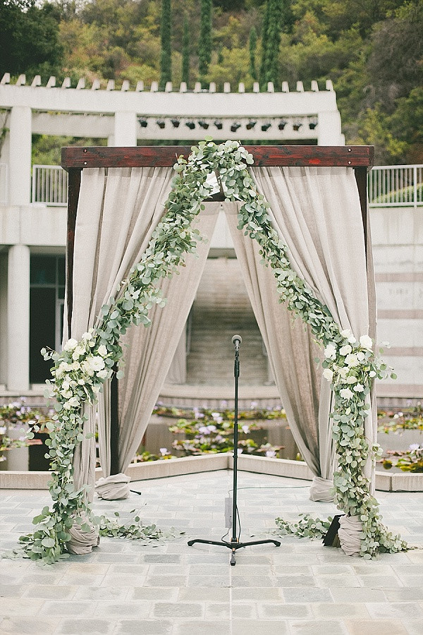 perfect-and-pretty-neutral-wedding