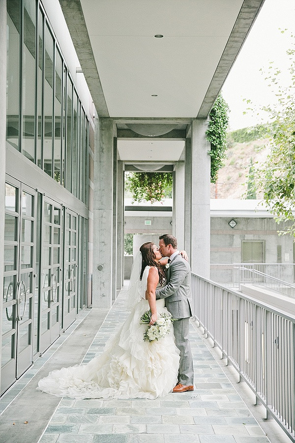 perfect-and-pretty-neutral-wedding