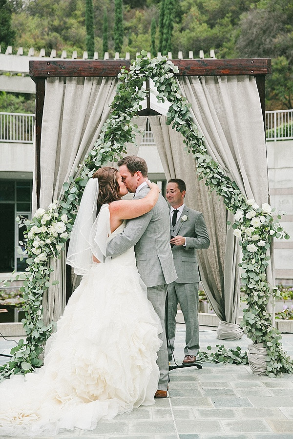 perfect-and-pretty-neutral-wedding