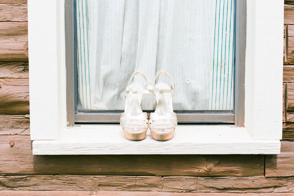 pink-and-gold-rustic-romance-wedding