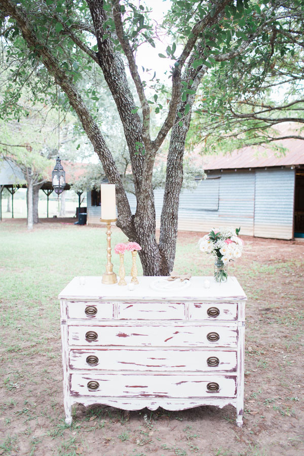 pink-and-gold-rustic-romance-wedding