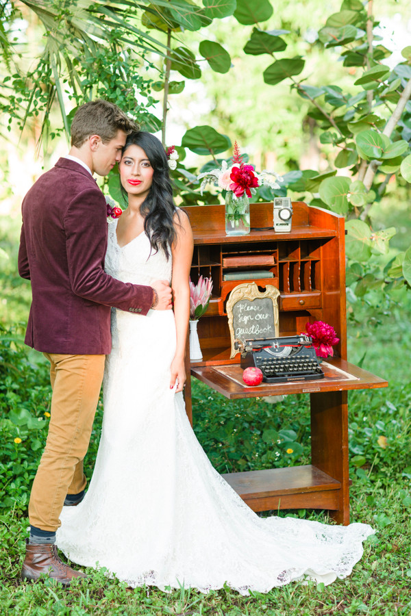pomegranate-inspired-indie-wedding