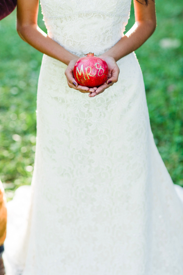 pomegranate-inspired-indie-wedding