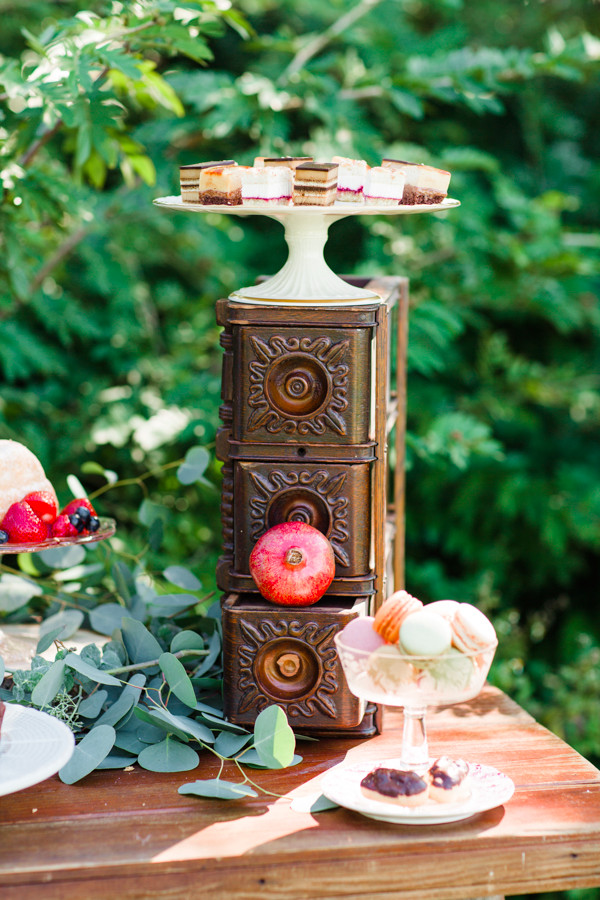 pomegranate-inspired-indie-wedding