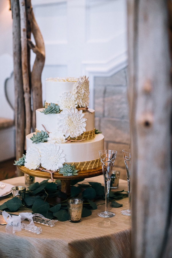 posh-purple-and-green-wedding