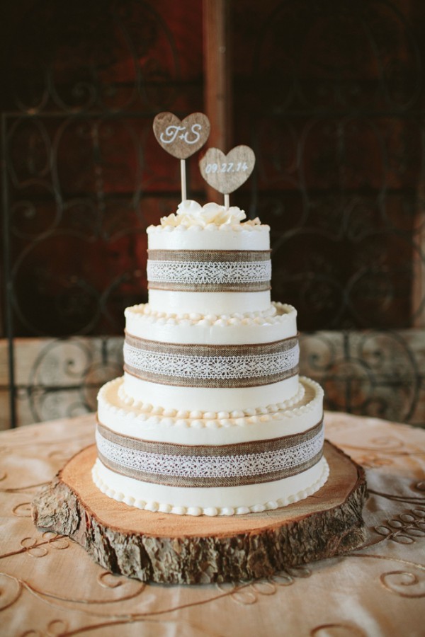 antiques-wedding-at-rubies-and-rust