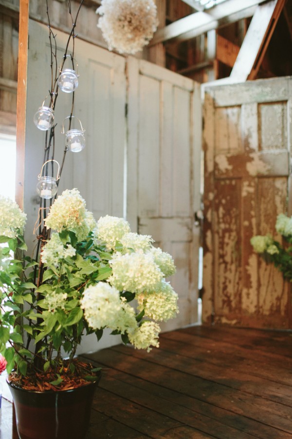 antiques-wedding-at-rubies-and-rust