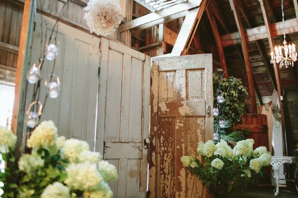 antiques-wedding-at-rubies-and-rust