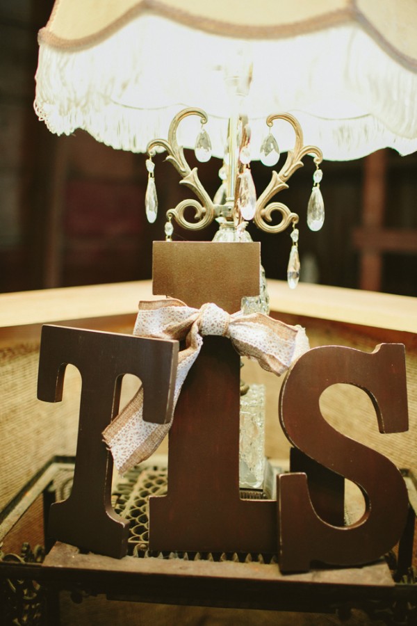 antiques-wedding-at-rubies-and-rust