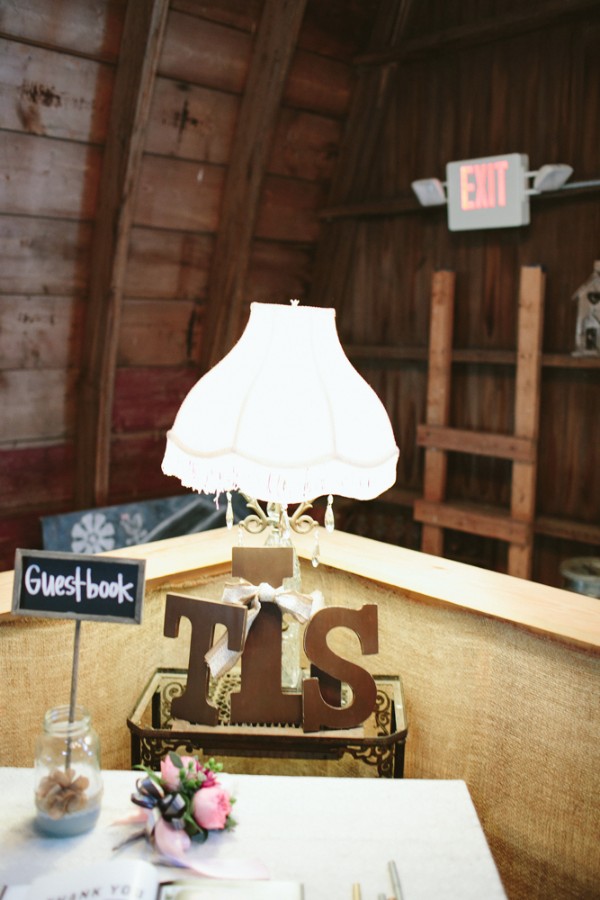 antiques-wedding-at-rubies-and-rust
