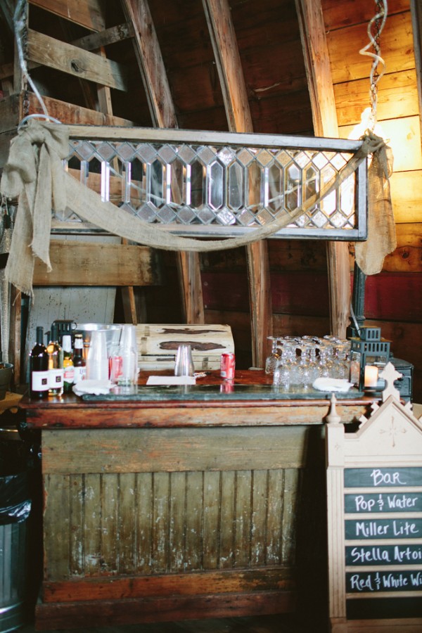 antiques-wedding-at-rubies-and-rust