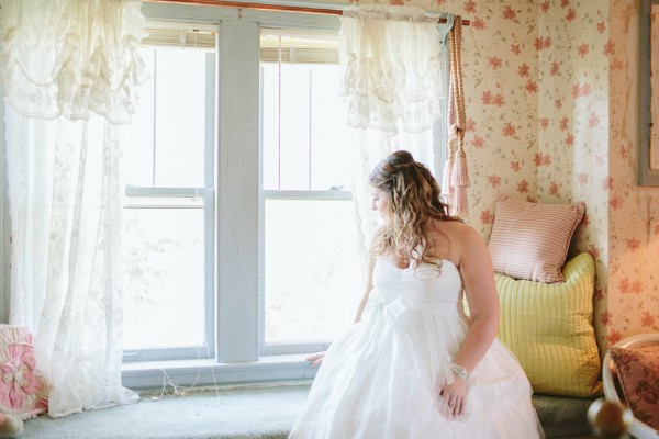 antiques-wedding-at-rubies-and-rust