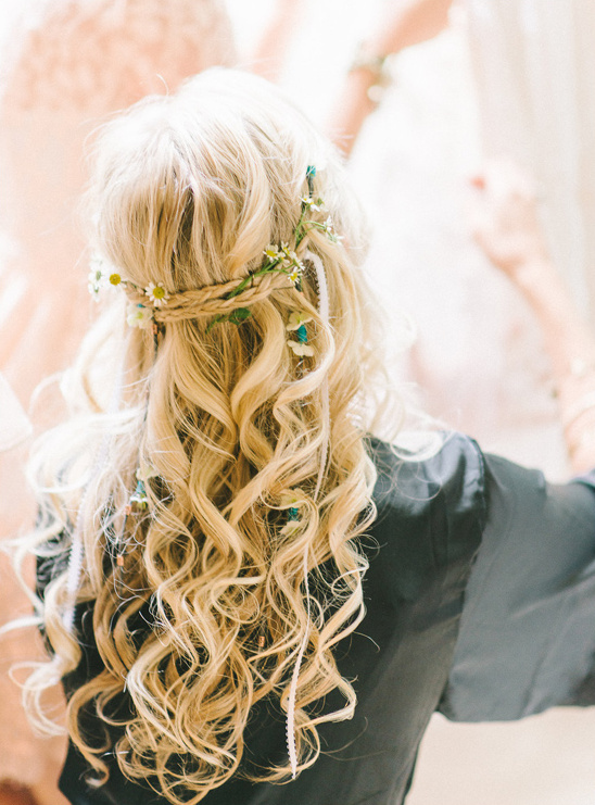 flower accented wedding hair @weddingchicks