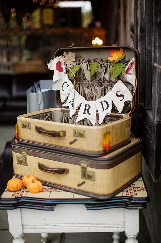 vintage suitcases used to collect cards @weddingchicks